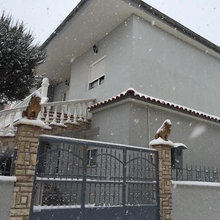 Vila Ridvani Villa Korça Exteriör bild