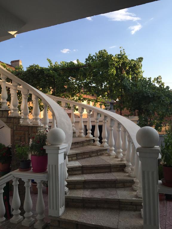 Vila Ridvani Korça Exteriör bild